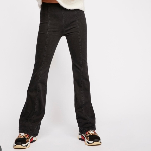 NWT Free People Slim Pull On Flare Leg Jeans Worn Black Size 28 - Picture 1 of 8